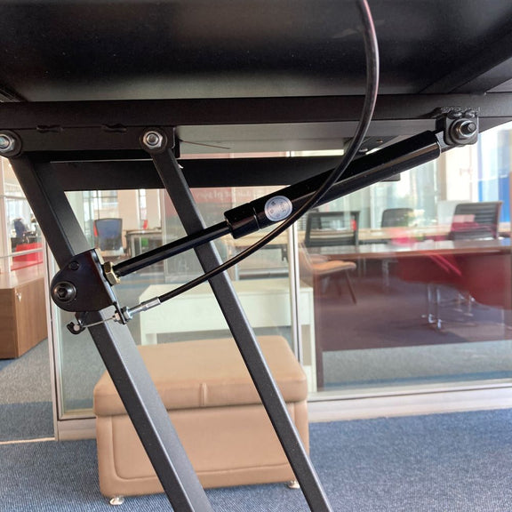 PNEUMATIC HEIGHT ADJUSTABLE DESK LARGE image 2